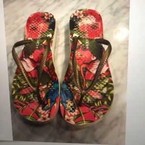 Bionic beach flip flops